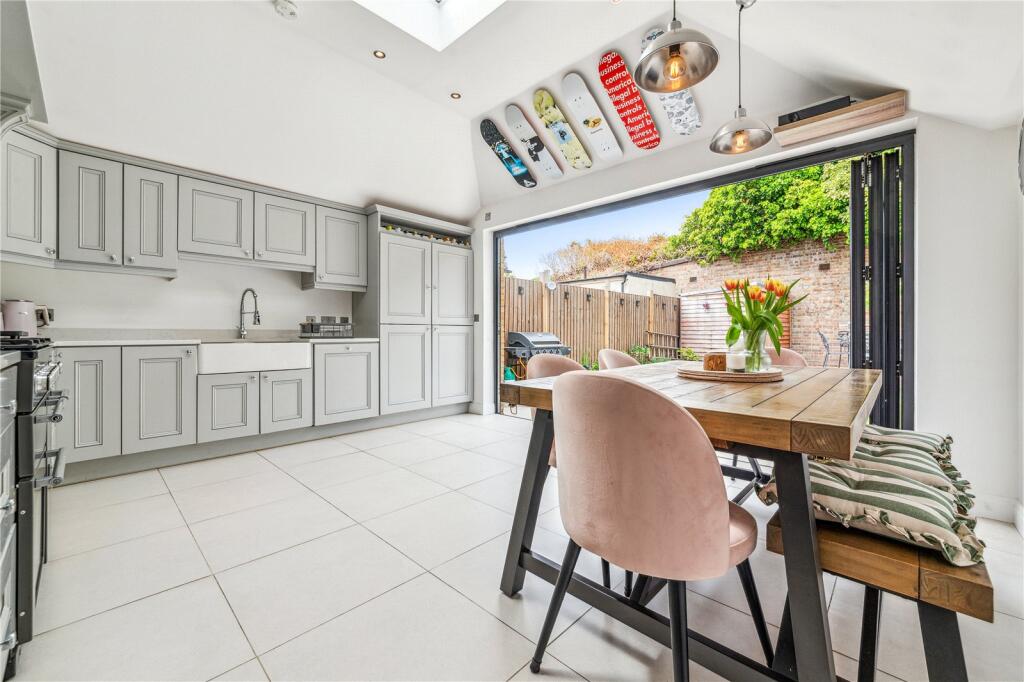 Main image of property: Earlsfield Road, SW18