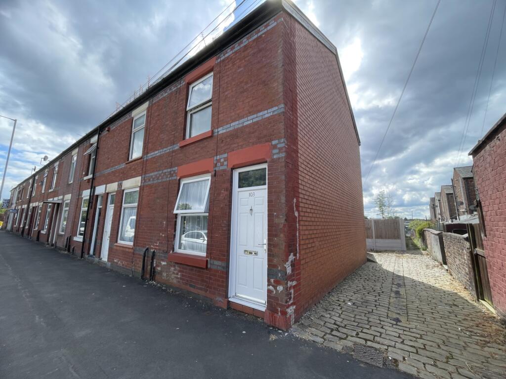 2 bedroom end of terrace house for rent in Mercian Way, Stockport
