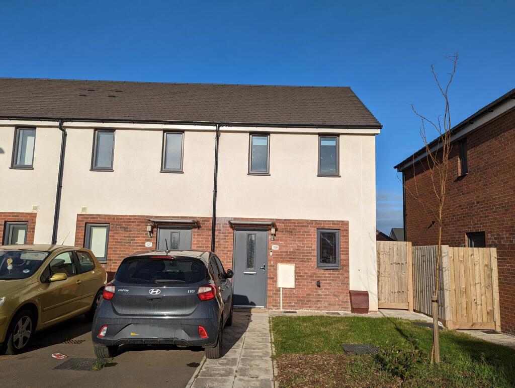 2 bedroom end of terrace house for sale in Hutchings Drive, Exeter, EX1