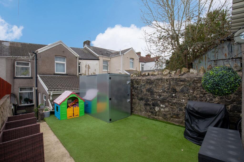 Additional property image - Highland Place, Bridgend, CF31