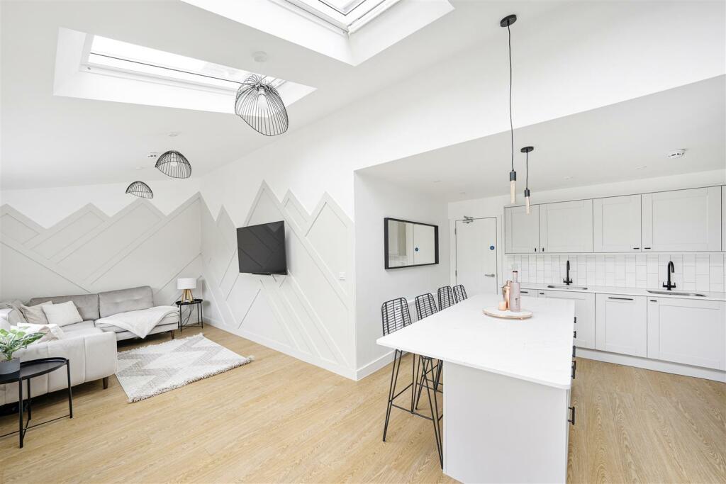 9 bedroom house for rent in Lockleaze Road, Bristol, BS7