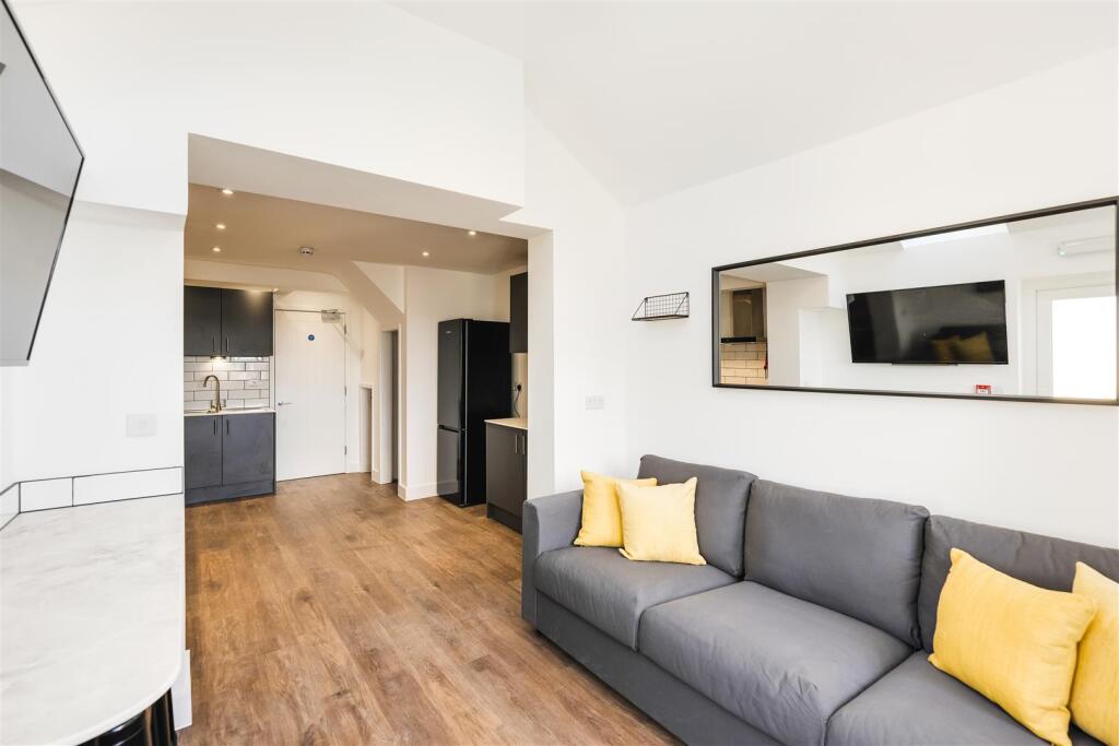 Additional property image - Orpen Gardens, Bristol
