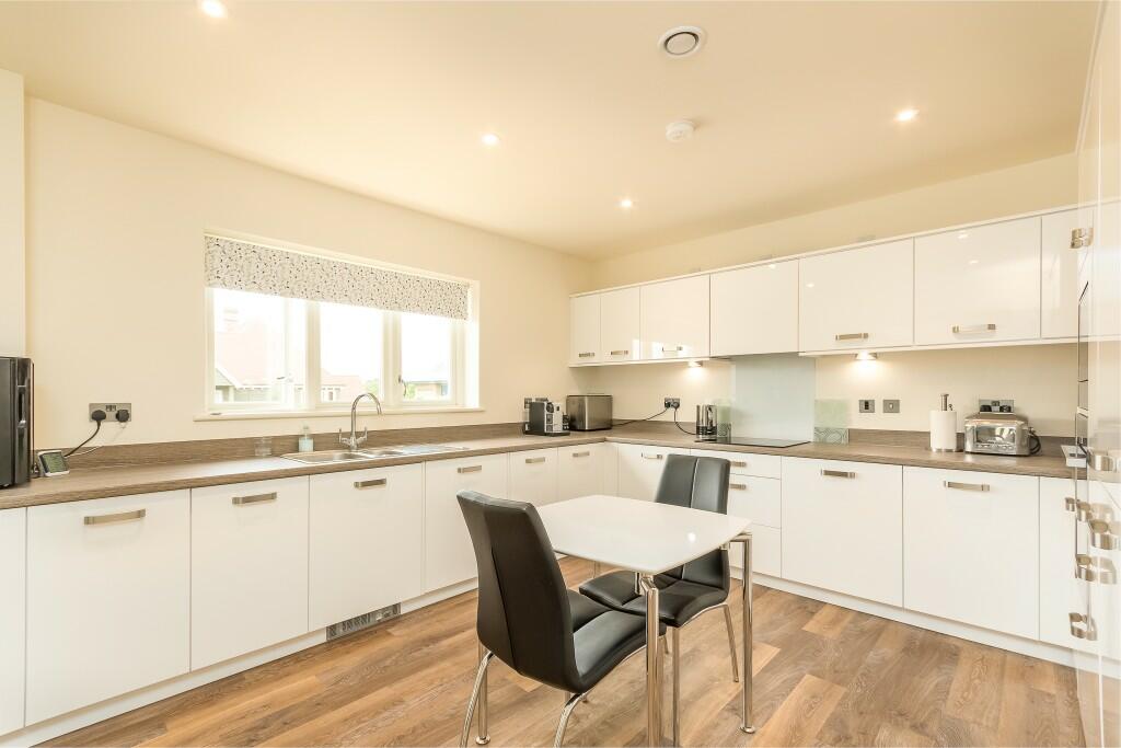 Additional property image - 4 Howard Manor, Collier Gardens, Warwick, Warwickshire, CV34