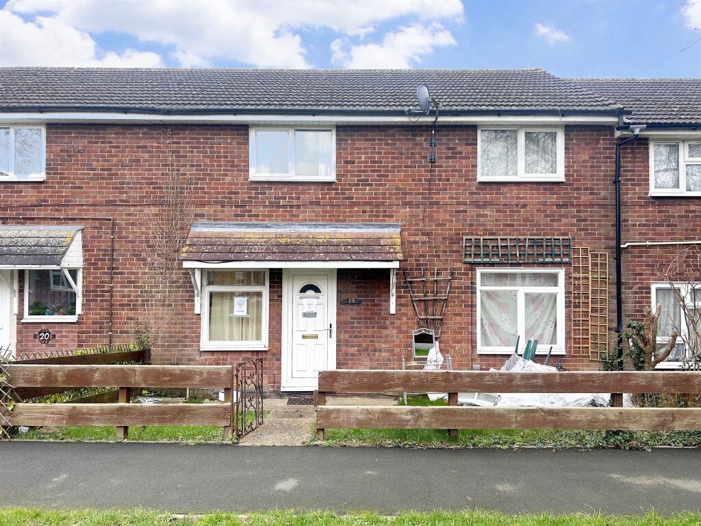 4 bedroom terraced house for sale in Silver Birch Close, Huntingdon, PE29