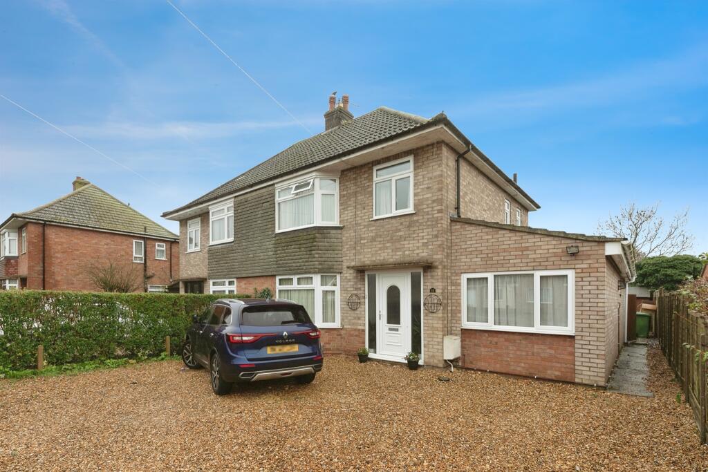 4 bedroom semidetached house for sale in Desborough Road, Hartford, Huntingdon, PE29