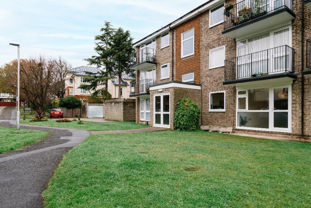 Main image of property: Westcote Road, Reading, Berkshire, RG30