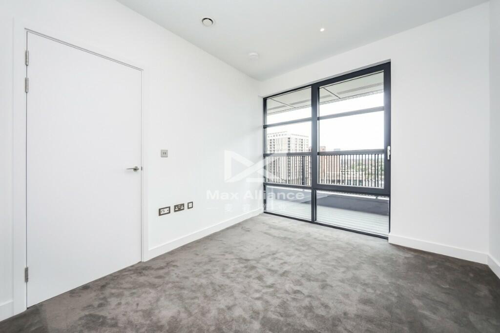 2 bedroom flat for sale in London City Island, Lookout Lane, London, E14