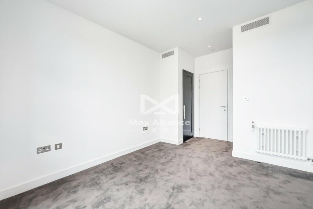 2 bedroom flat for sale in London City Island, Lookout Lane, London, E14