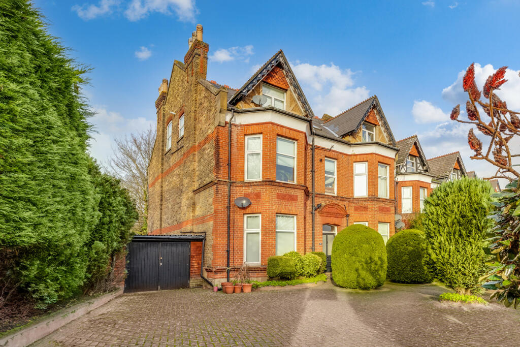 1 bedroom apartment for sale in Park Road, Surbiton, KT5