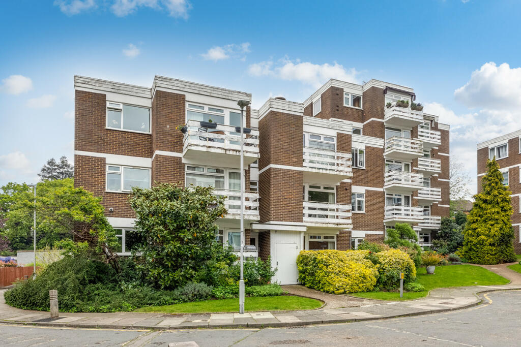 2 bedroom apartment for sale in Close, Surbiton, KT6