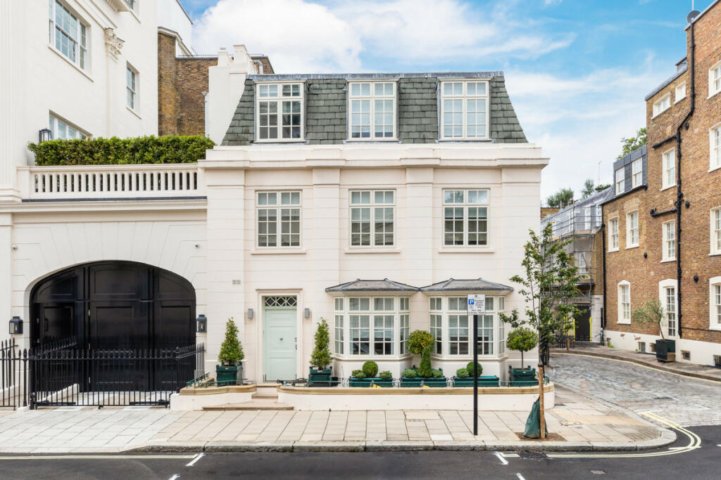 4 bedroom end of terrace house for sale in Wilton Street, Belgravia, London, SW1X