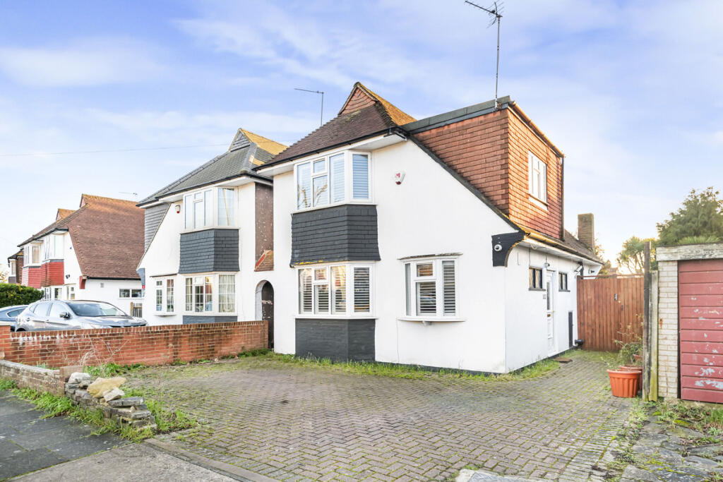 4 bedroom link detached house