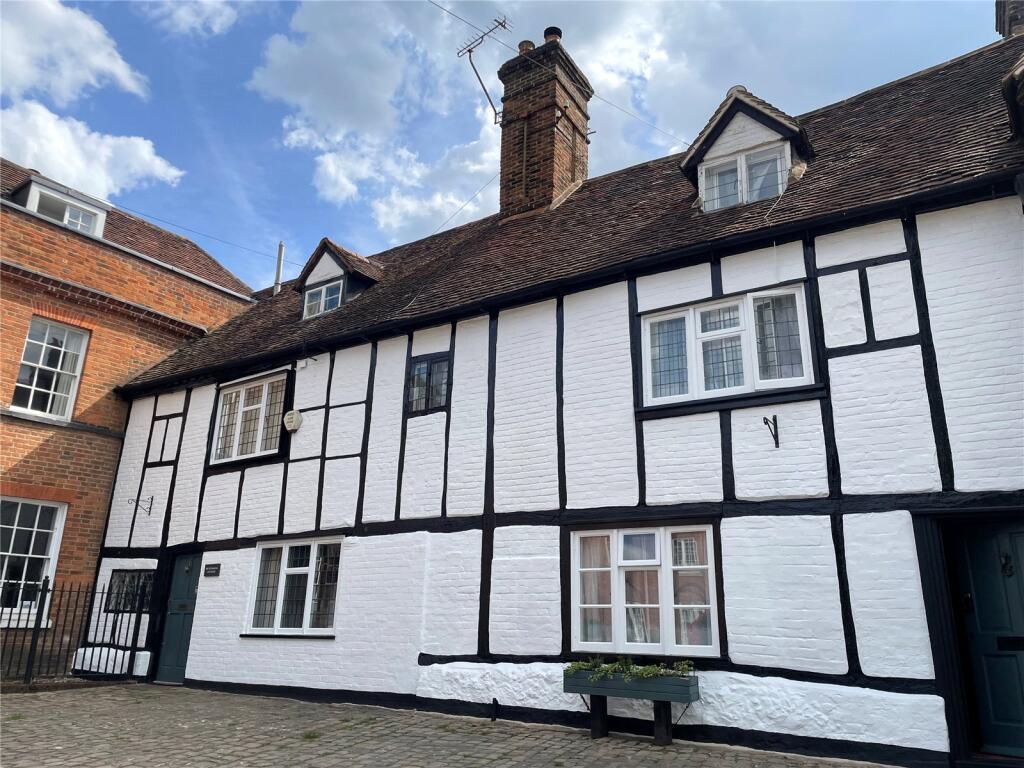 Main image of property: The Broadway, Amersham, Buckinghamshire, HP7