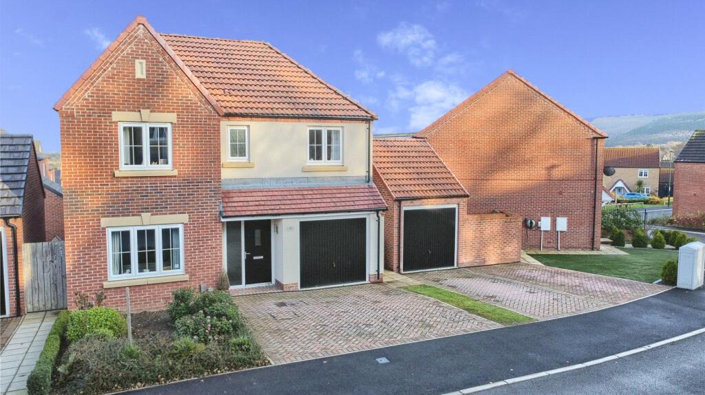 4 bedroom detached house for sale in Glaisdale Road, Guisborough, TS14