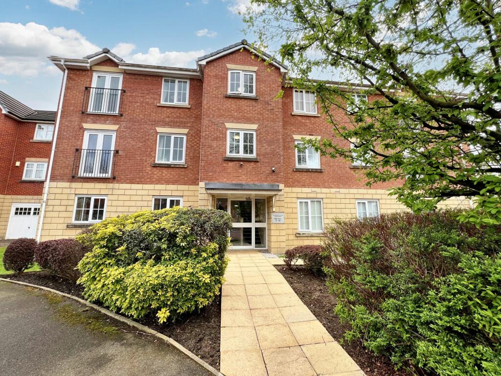 2 bedroom flat for sale in Feversham Close, Monton, M30