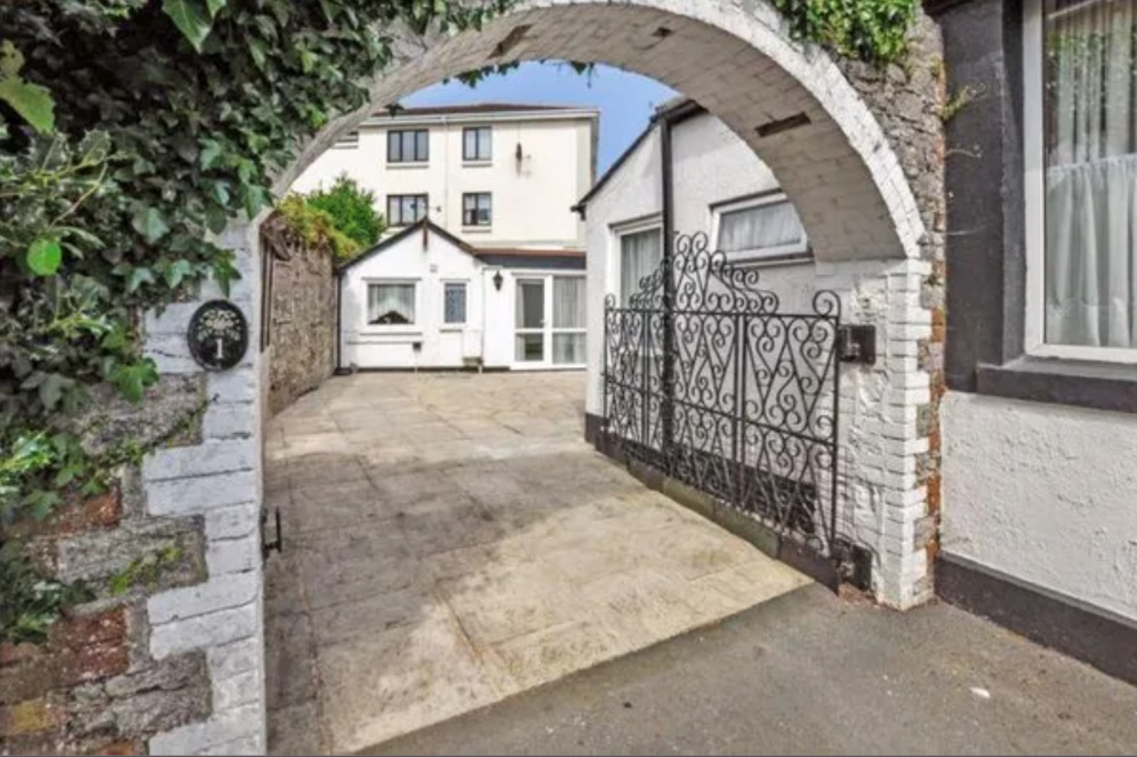 Main image of property: York Road, Torquay, TQ1 3SG