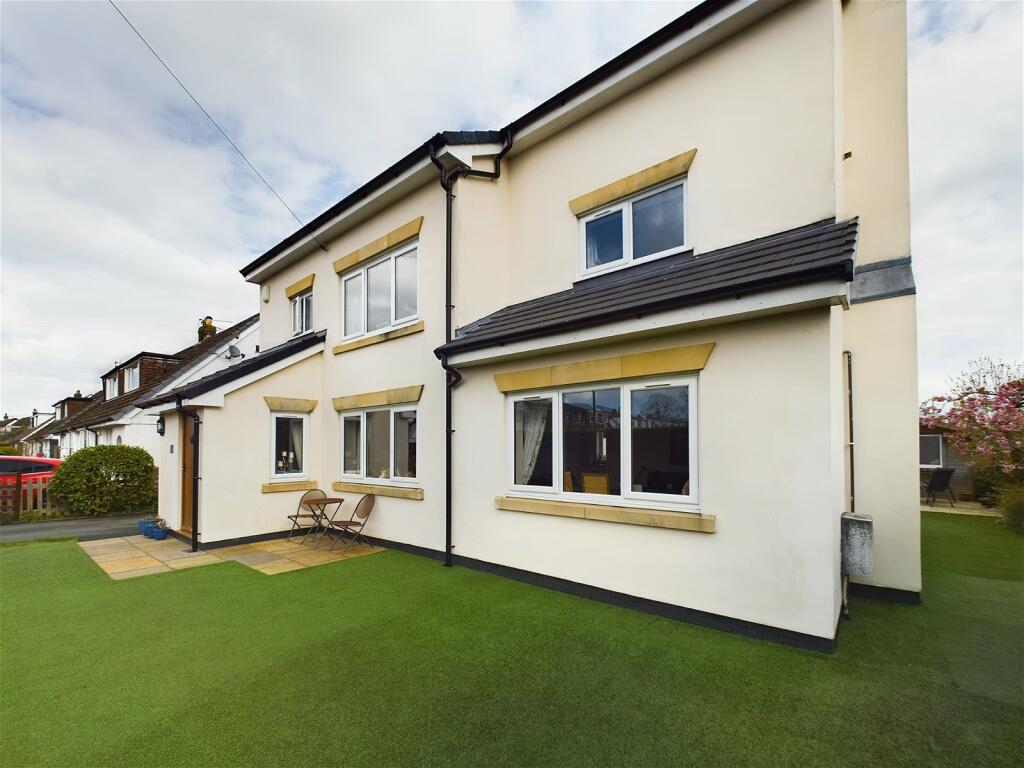 5 bedroom detached house for sale in Pennine View, Great Eccleston