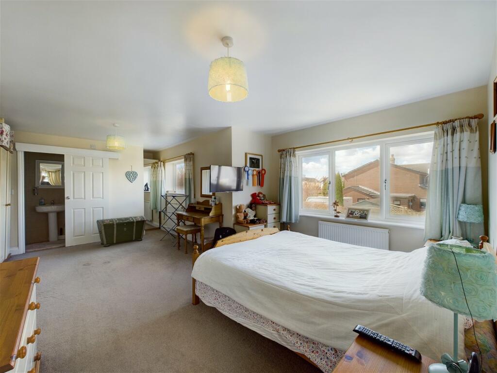 5 bedroom detached house for sale in Pennine View, Great Eccleston