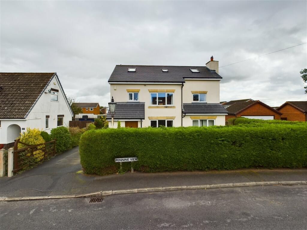 5 bedroom detached house for sale in Pennine View, Great Eccleston