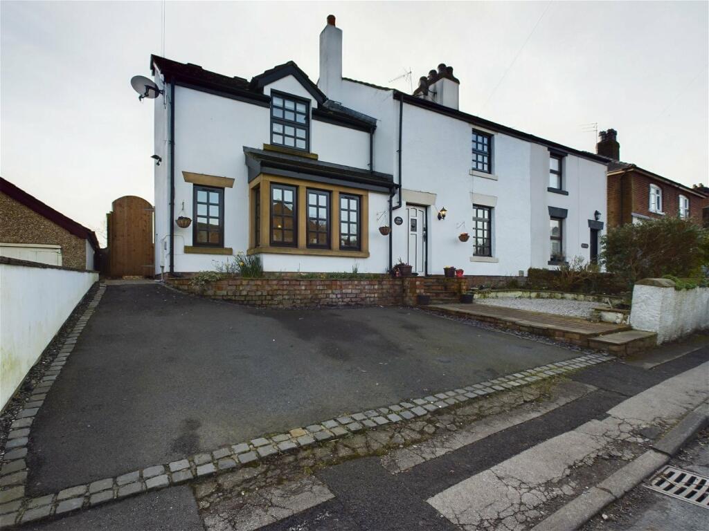 4 bedroom semidetached house for sale in Raikes Road, Great Eccleston