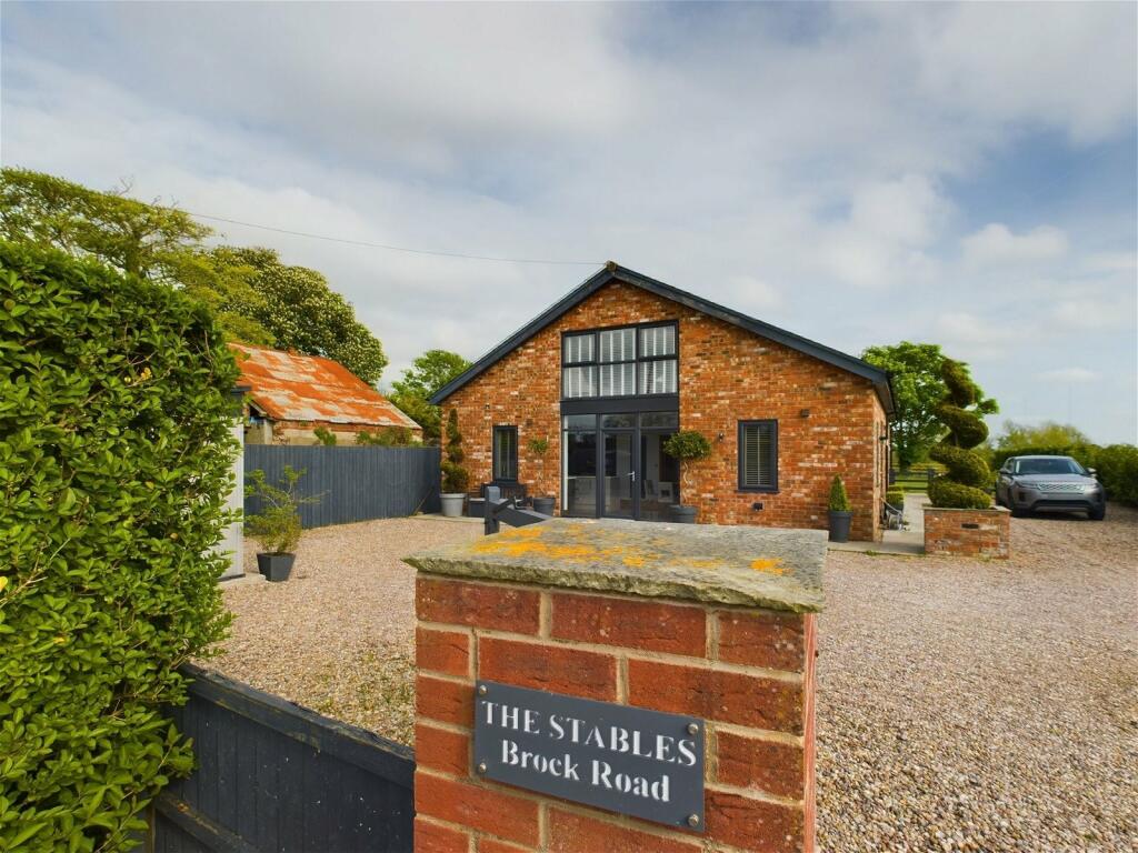 3 bedroom barn conversion for sale in Brock Road, Great Eccleston