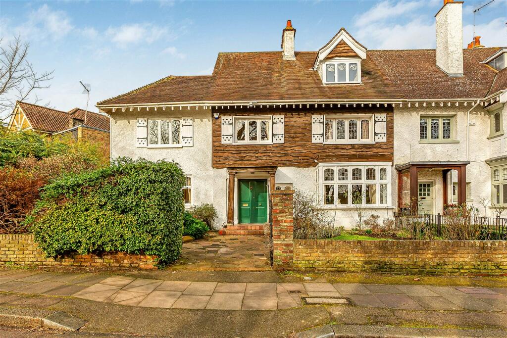 6 bedroom semidetached house for sale in Vicarage Road, London, SW14