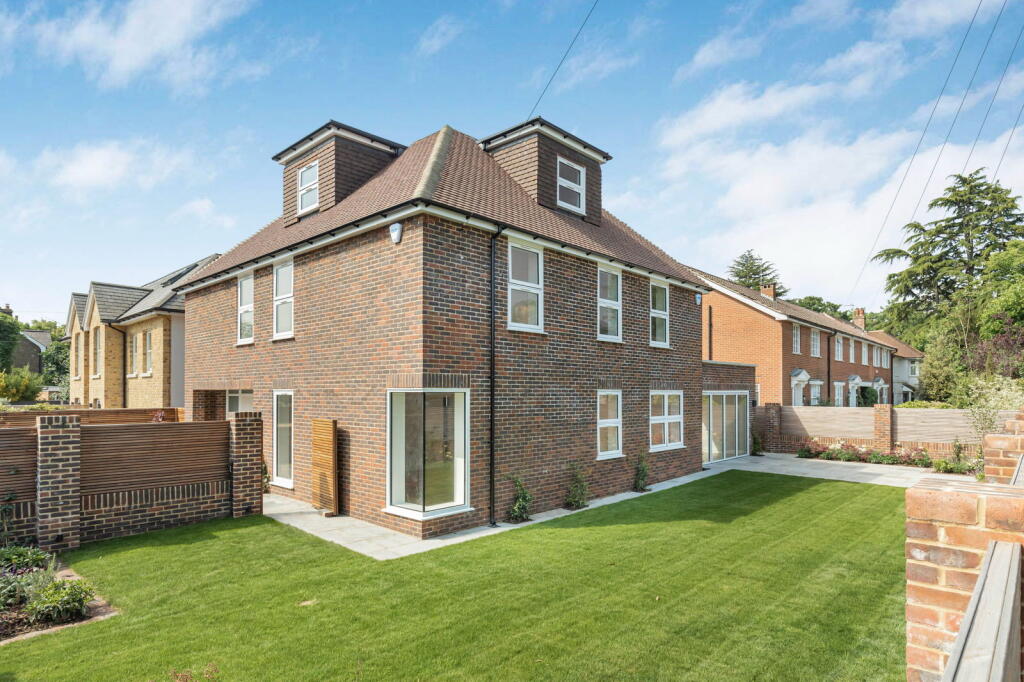 Main image of property: West Temple Sheen, London, SW14 7RT