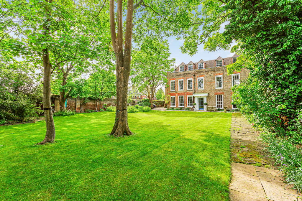 Main image of property: Mortlake High Street, London, SW14 8HQ