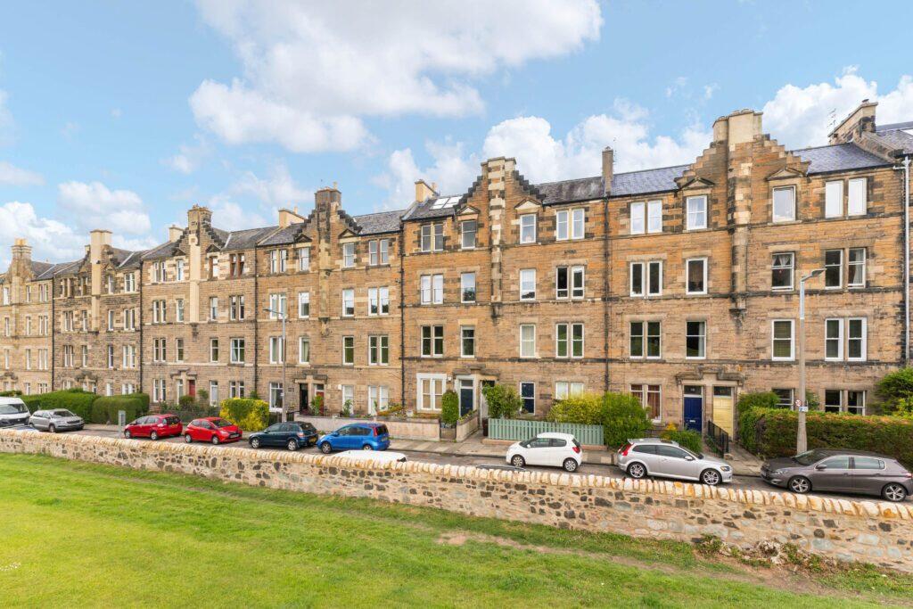 Main image of property: 2f2, 17 Royal Park Terrace, Edinburgh, EH8 8JB