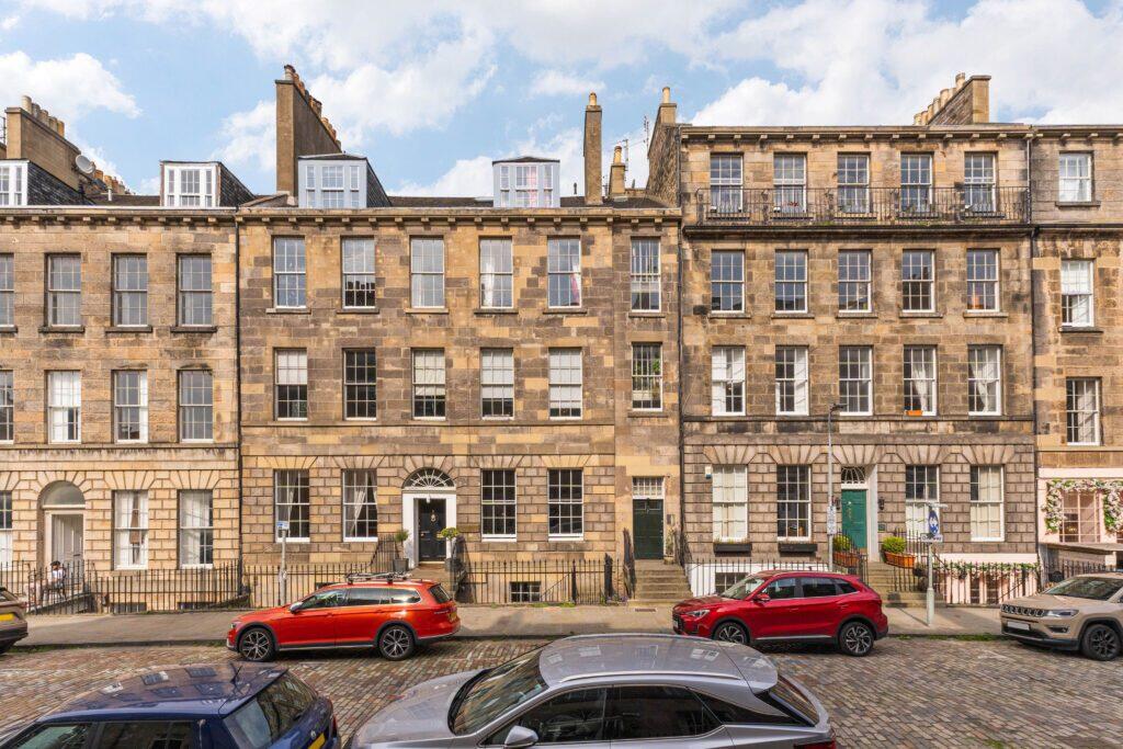 Main image of property: 2f1, 7 Union Street, Edinburgh, EH1 3LT