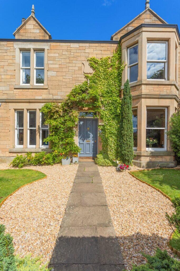 Main image of property: 33 Duddingston Park, Edinburgh, EH15 1JU