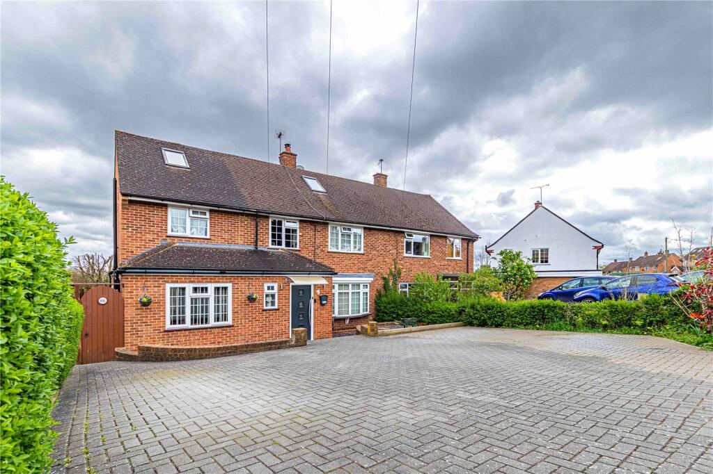 6 bedroom semidetached house for sale in Summerhouse Way, Abbots