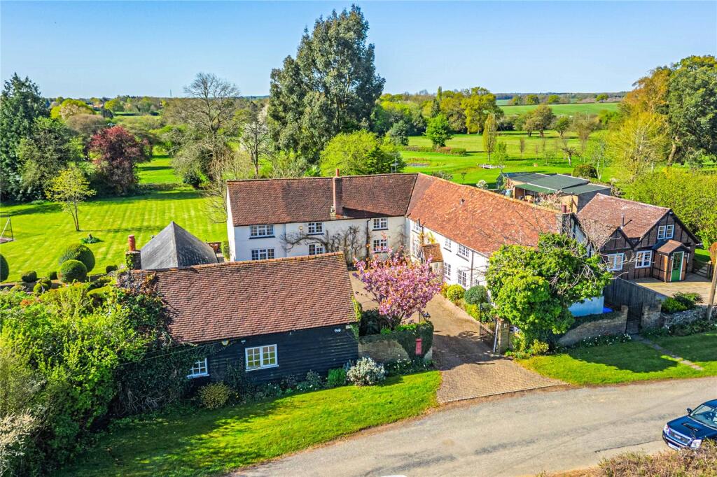 Main image of property: Venus Hill, Bovingdon, Hemel Hempstead, Hertfordshire, HP3