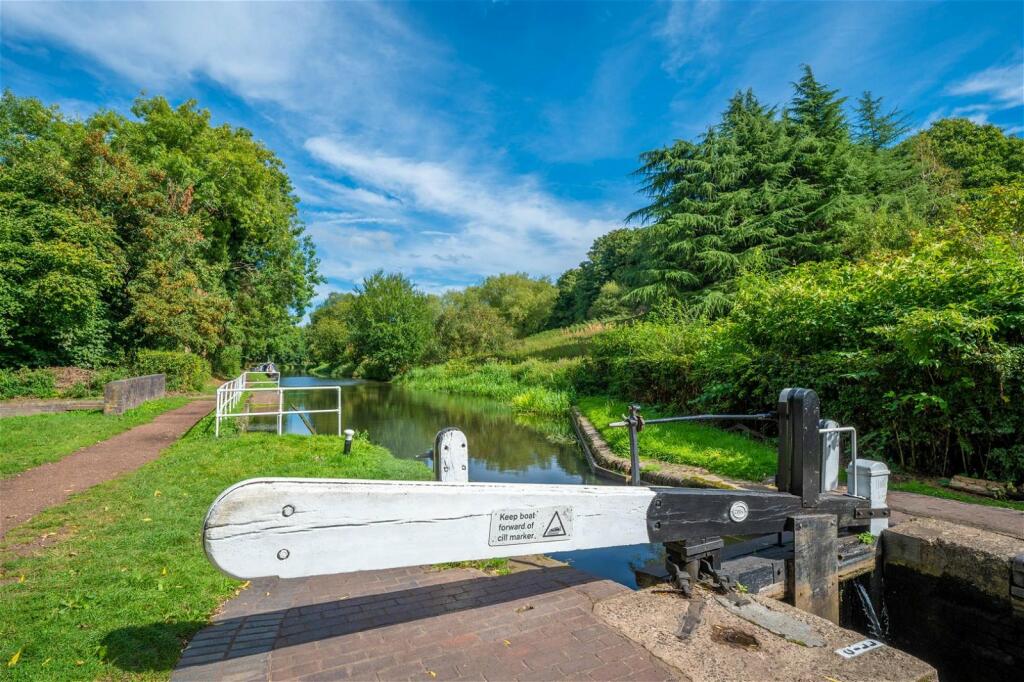 3 bedroom detached house for sale in Compton Road West, Wolverhampton, WV3