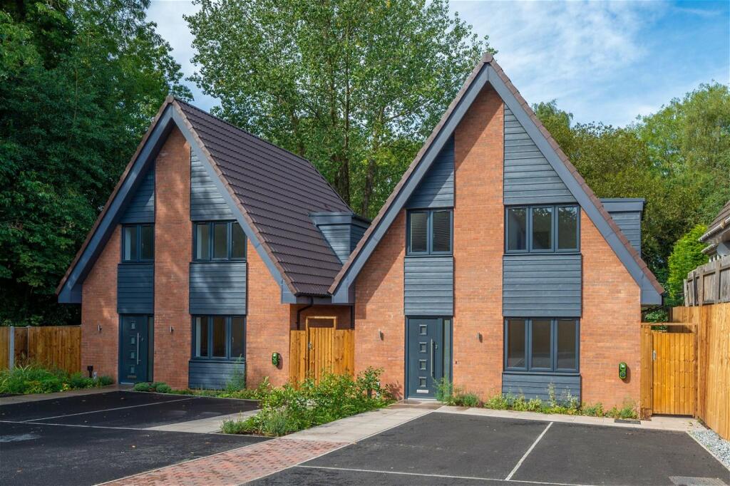 3 bedroom detached house for sale in Compton Road West, Wolverhampton, WV3