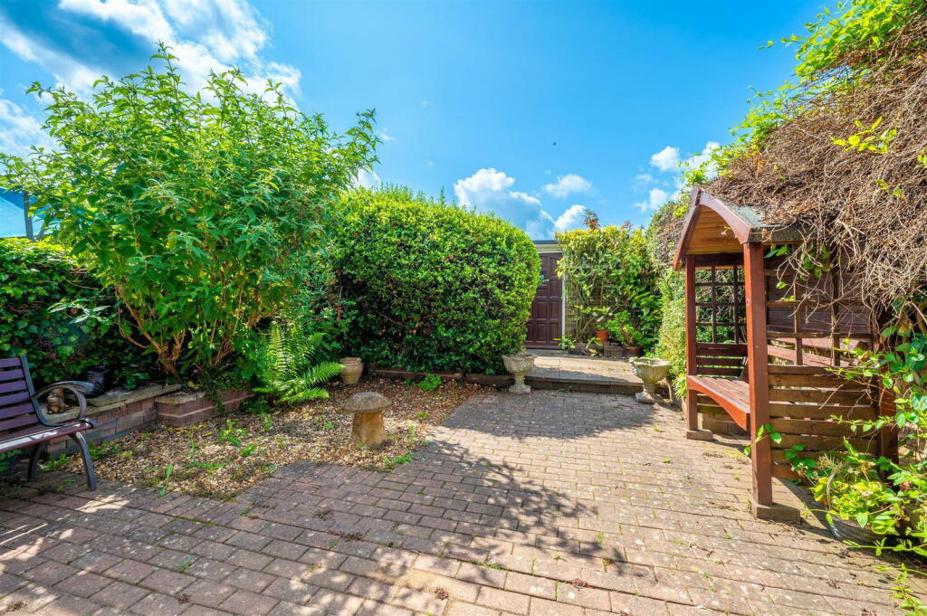 Additional property image - Pound Field, Wootton Wawen, Henley-in-arden, B95 6AQ