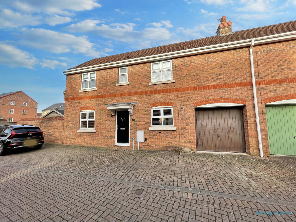 3 bedroom semi-detached house for sale in Ledwell, Dickens Heath ...