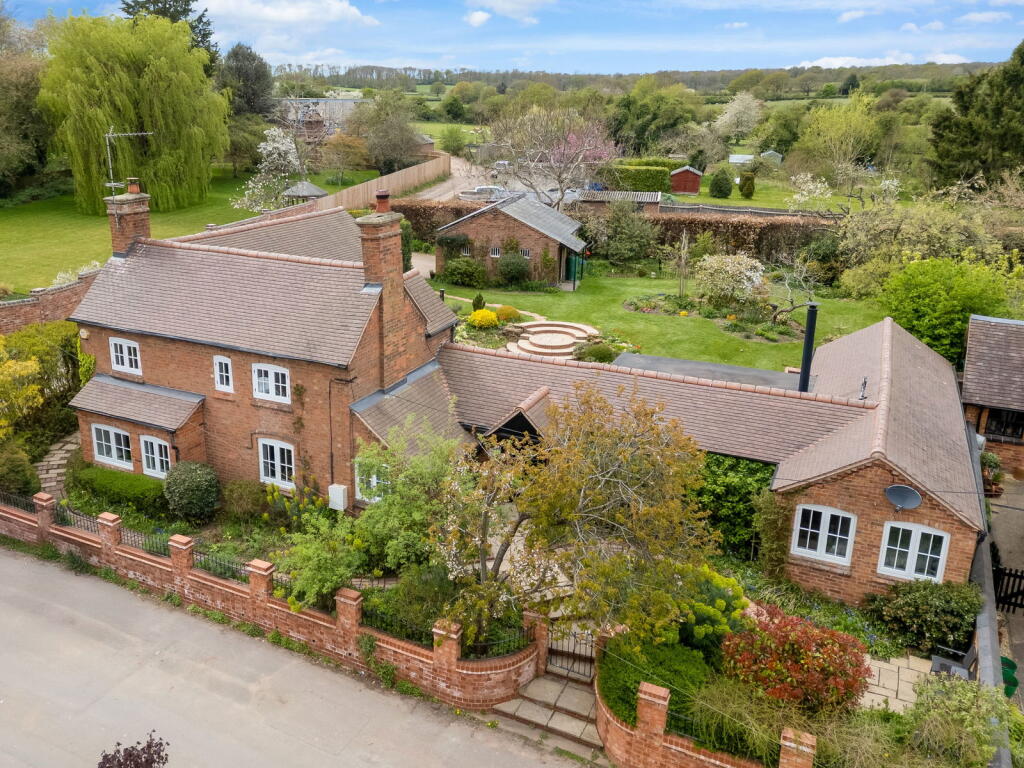 Main image of property: Cobblers Cottage, The Green, Snitterfield