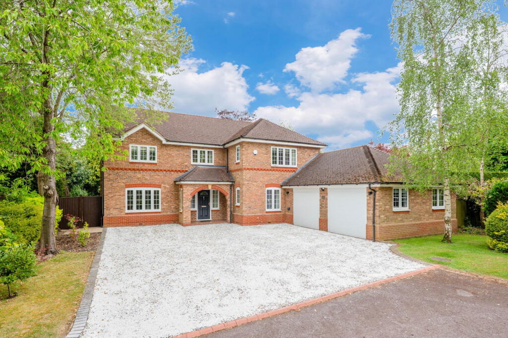 Main image of property: Spring Close, Solihull, West Midlands B91 1RA