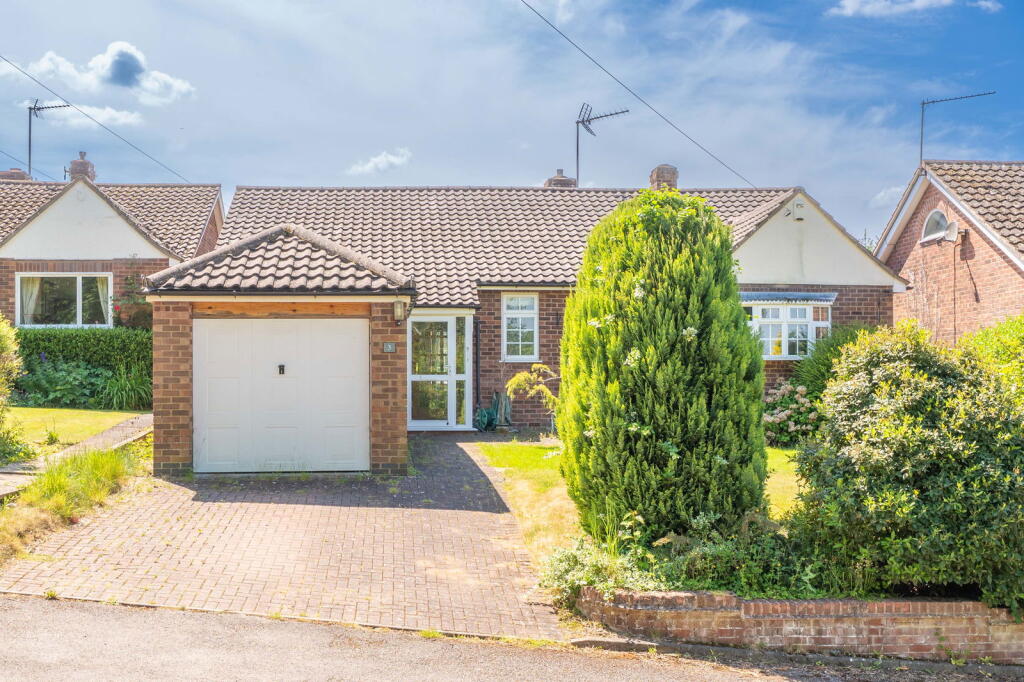 Main image of property: Bell Lane, Snitterfield, Stratford-upon-avon, CV37 0JU