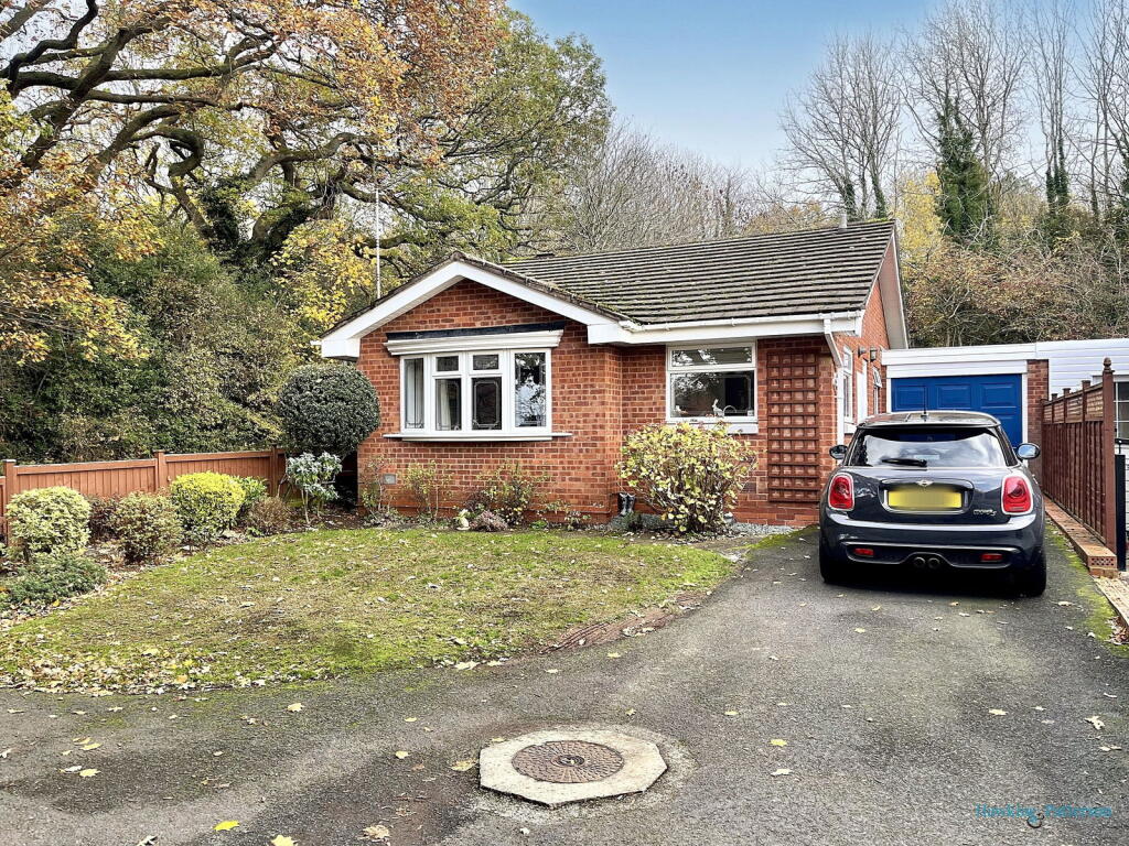 Main image of property: Dorridge Close, Headless Cross, Redditch, B97 5XQ