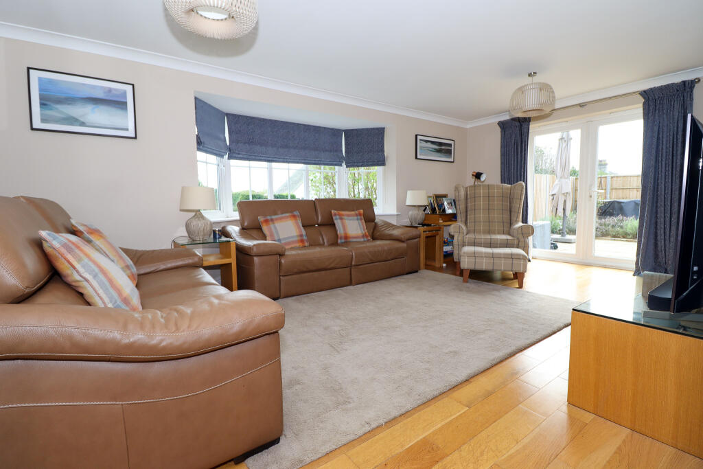 4 bedroom detached house for sale in Beaufort Drive, Buckden, St. Neots