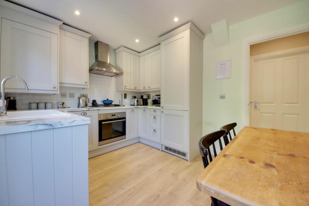 2 bedroom terraced house for sale in Wright Close, Bushey, WD23