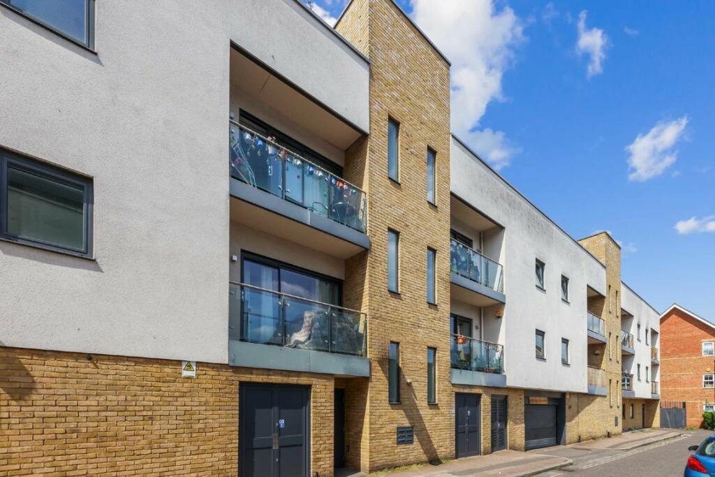1 bedroom flat for sale in Grove Vale, East Dulwich, SE22