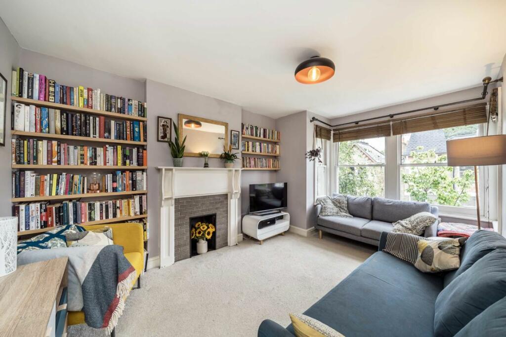 2 bedroom flat for sale in Oakhurst Grove, East Dulwich, SE22