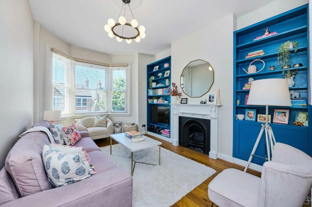 2 bedroom flat for sale in Barry Road, East Dulwich, SE22