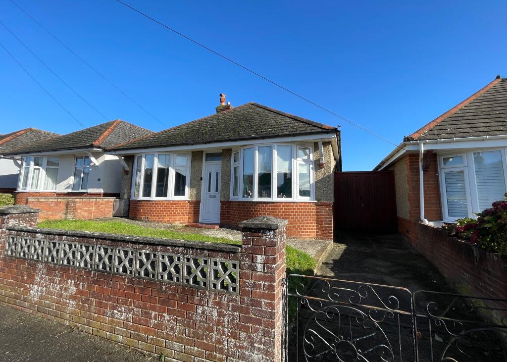 3 bedroom detached bungalow for sale in Queen Mary Road, Salisbury, SP2