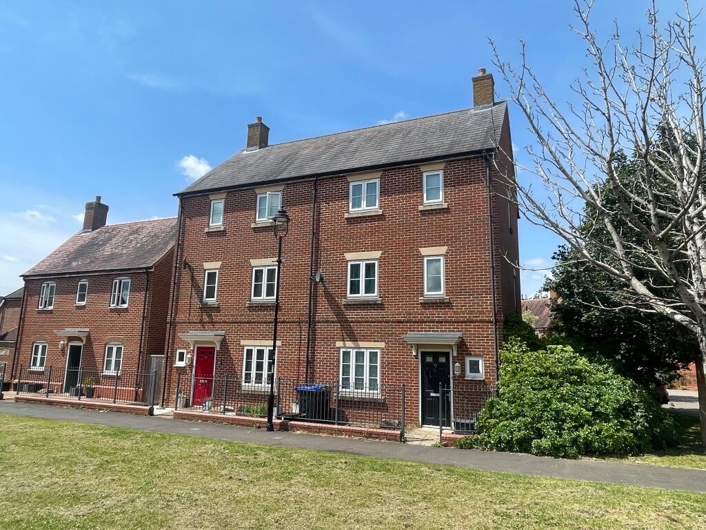 4 bedroom town house for sale in Shears Drive, Amesbury, Salisbury, SP4