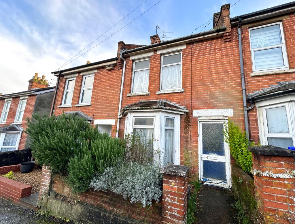 2 bedroom terraced house for sale in *Cash Buyers Only* Ashley Road