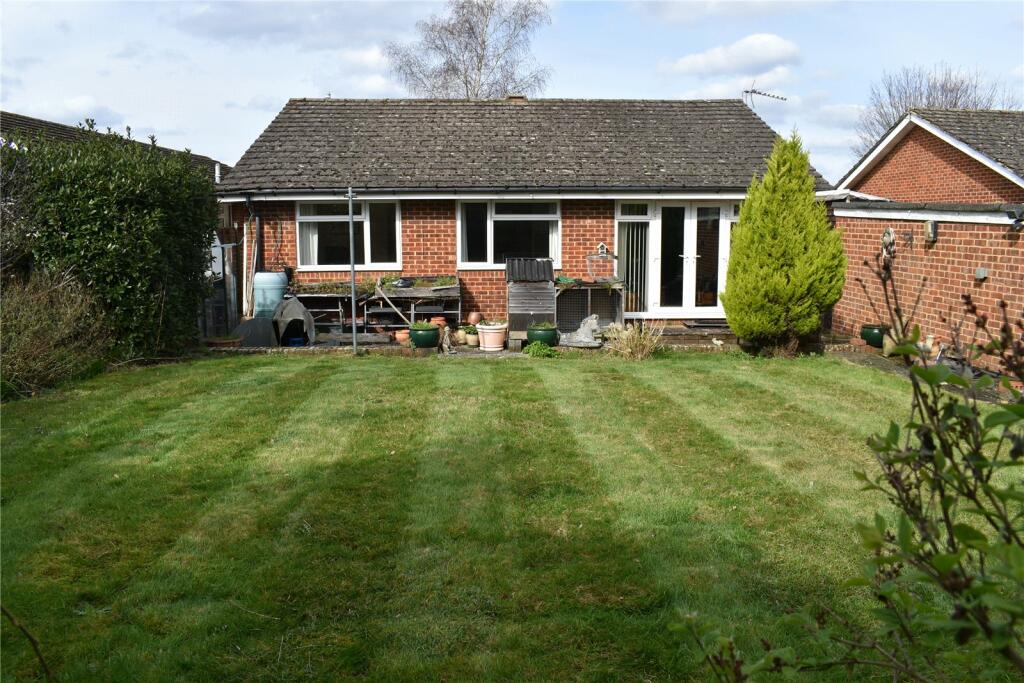 3 bedroom bungalow for sale in Proctor Gardens, Great Bookham, KT23
